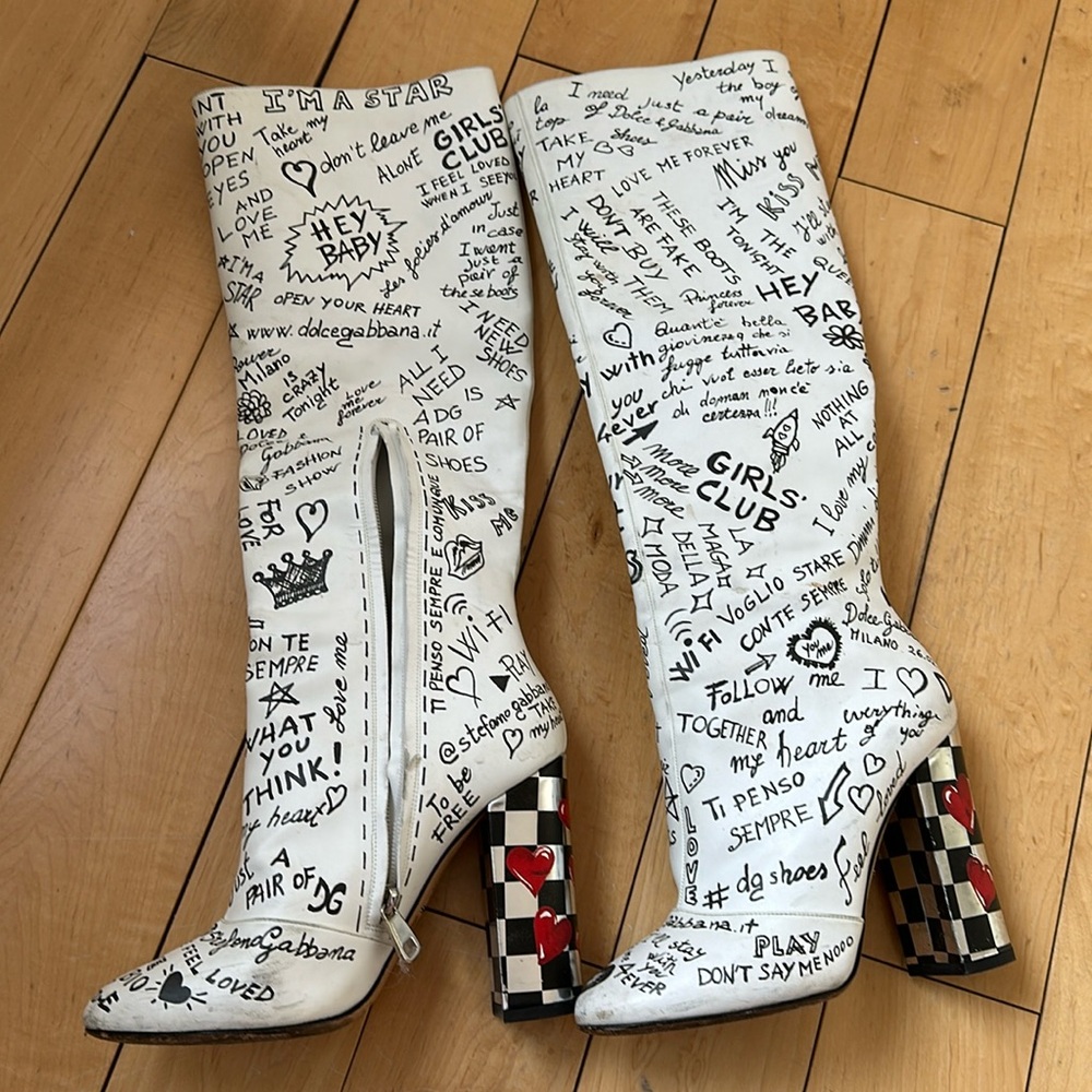 Dolce e gabbana graffiti boots